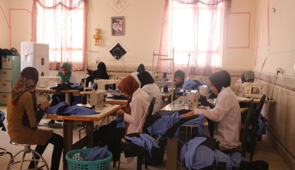 خودکفایی مدارس دخترانه زهک در تهیه لباس فرم/کارآفرینان جوان واردات را ممنوع کردند